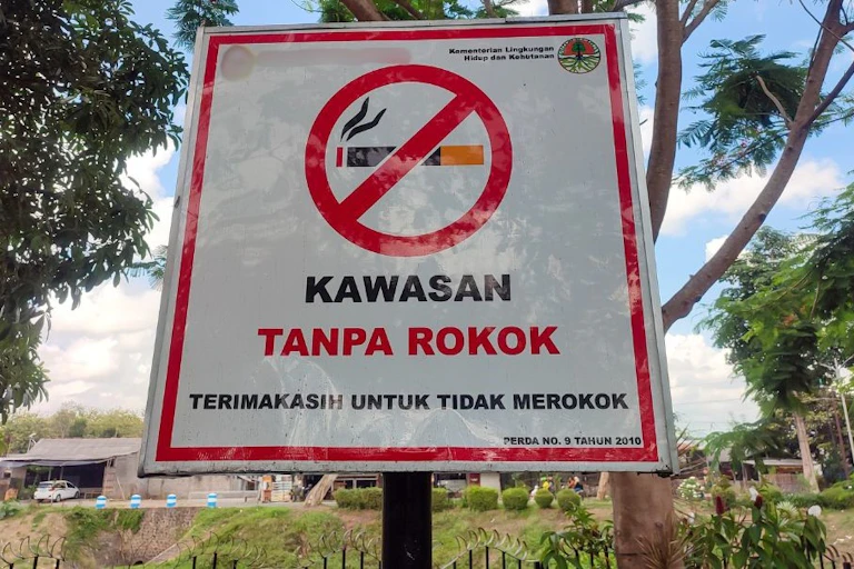 Kawasan tanpa rokok (KTR) di lokasi pengungsian bencana alam perlu diupayakan.