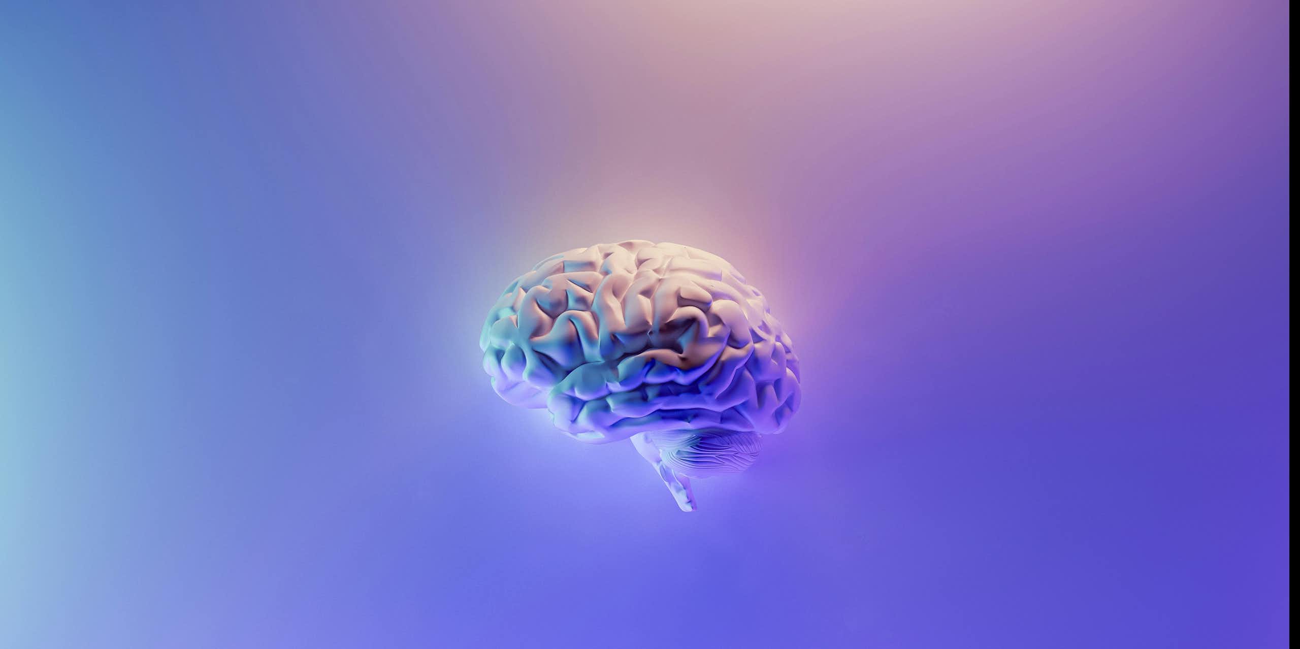 Un cerveau au milieu d’un halo de lumière et de couleurs