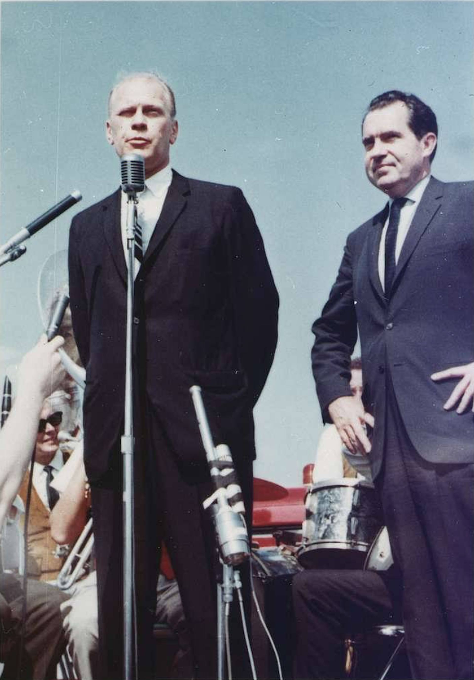 Gerald Ford (à gauche) et Richard Nixon (à droite)