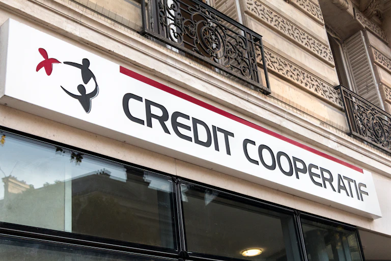 Façace d'une agence du Crédit coopératif