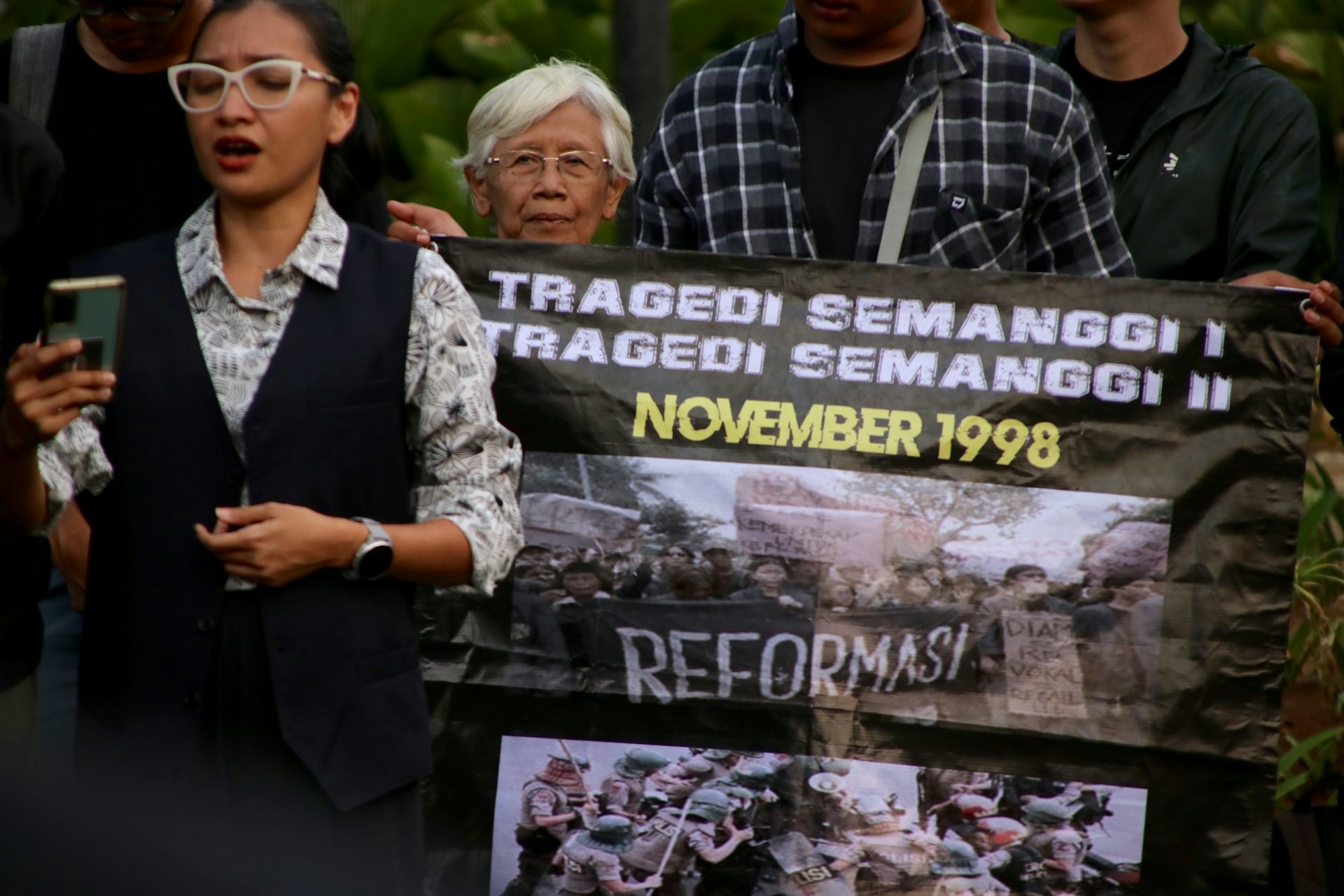 Melalui &lsquo;naming&rsquo; dan &lsquo;shaming&rsquo;, negara berupaya redupkan diskusi isu pelanggaran HAM. Publik dan media jangan lengah