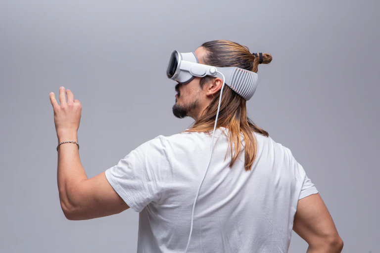 Mixed reality headset