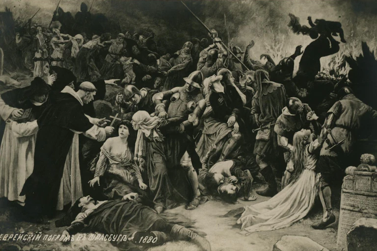 Postal con la reproducción de una pintura que retrata un pogromo judío en Estrasburgo en 1880.