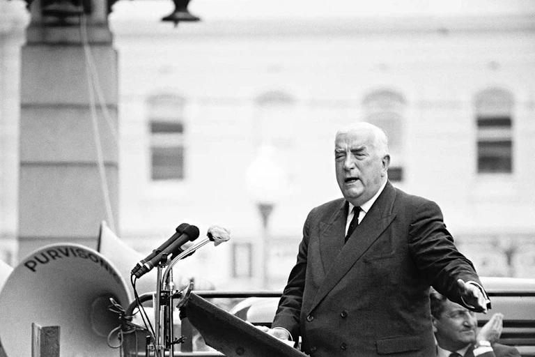 Prime Minsiter Robert Menzies speaks at a lectern.