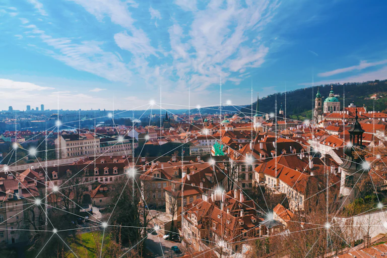 Ville européenne sous le soleil et connectée