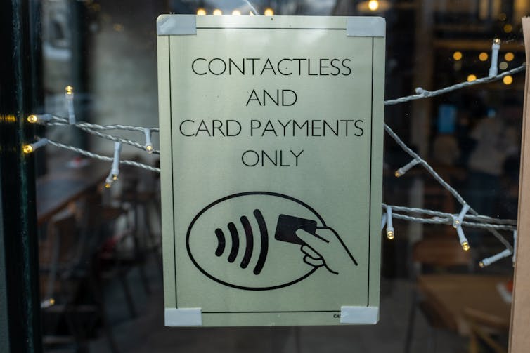 sign on a business saying contactless and card payments only