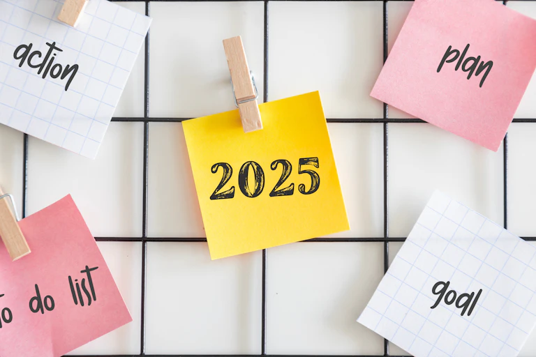 A sticky note with 2025 written on it