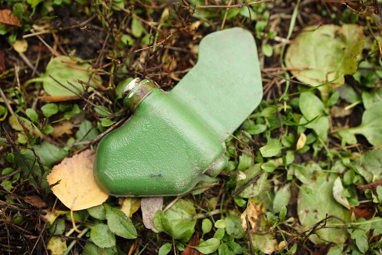 Une mine de couleur verte et ayant la forme d’un papillon