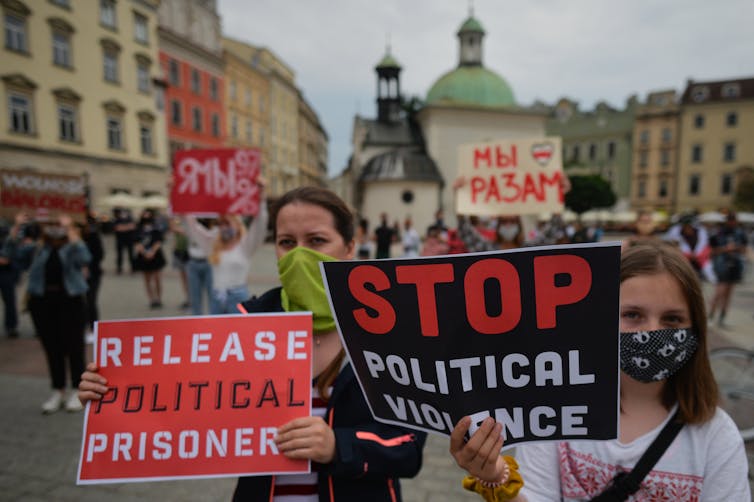 Protestors hod up siugns saying 'stop political violence'.