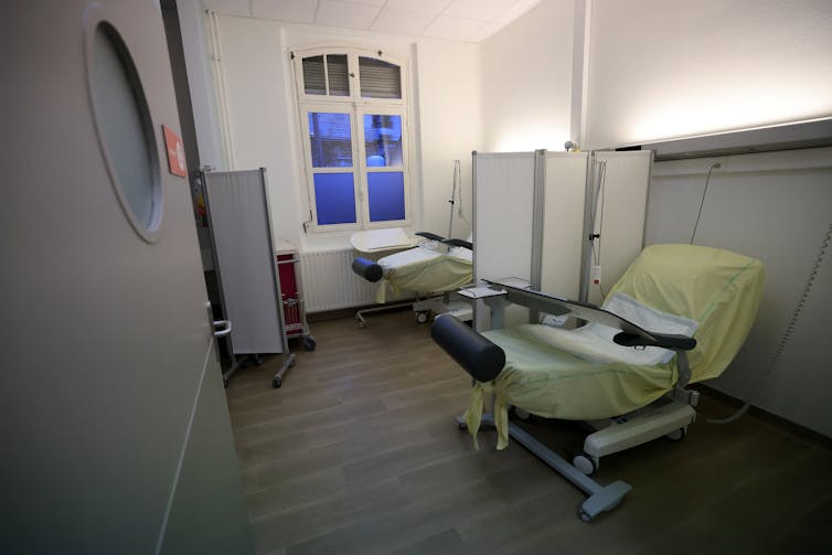 Une salle de l’hôpital de la Pitié Salpêtrière à Paris où sont pratiquées des avortements