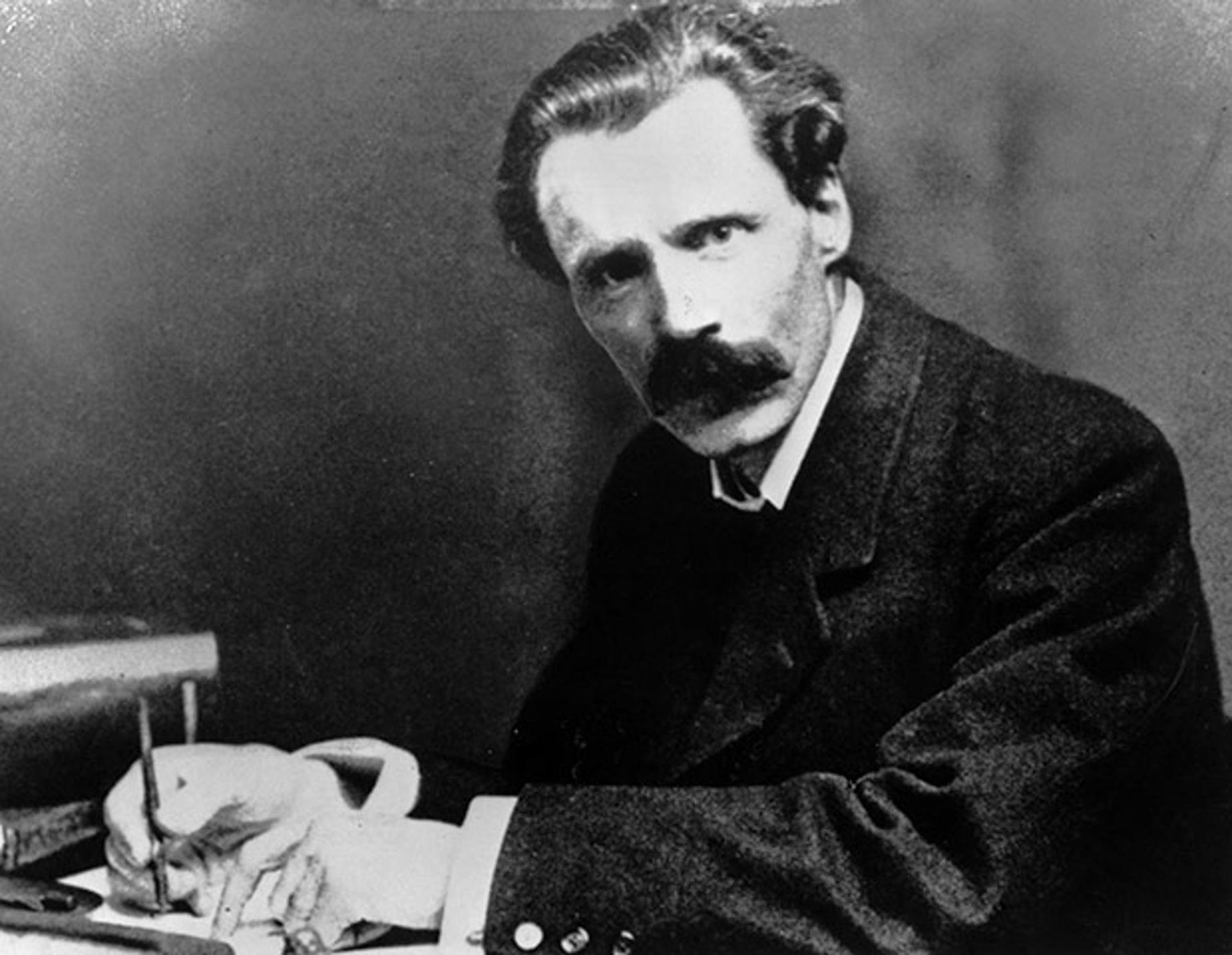 A photo of George Gissing in the 1890s.