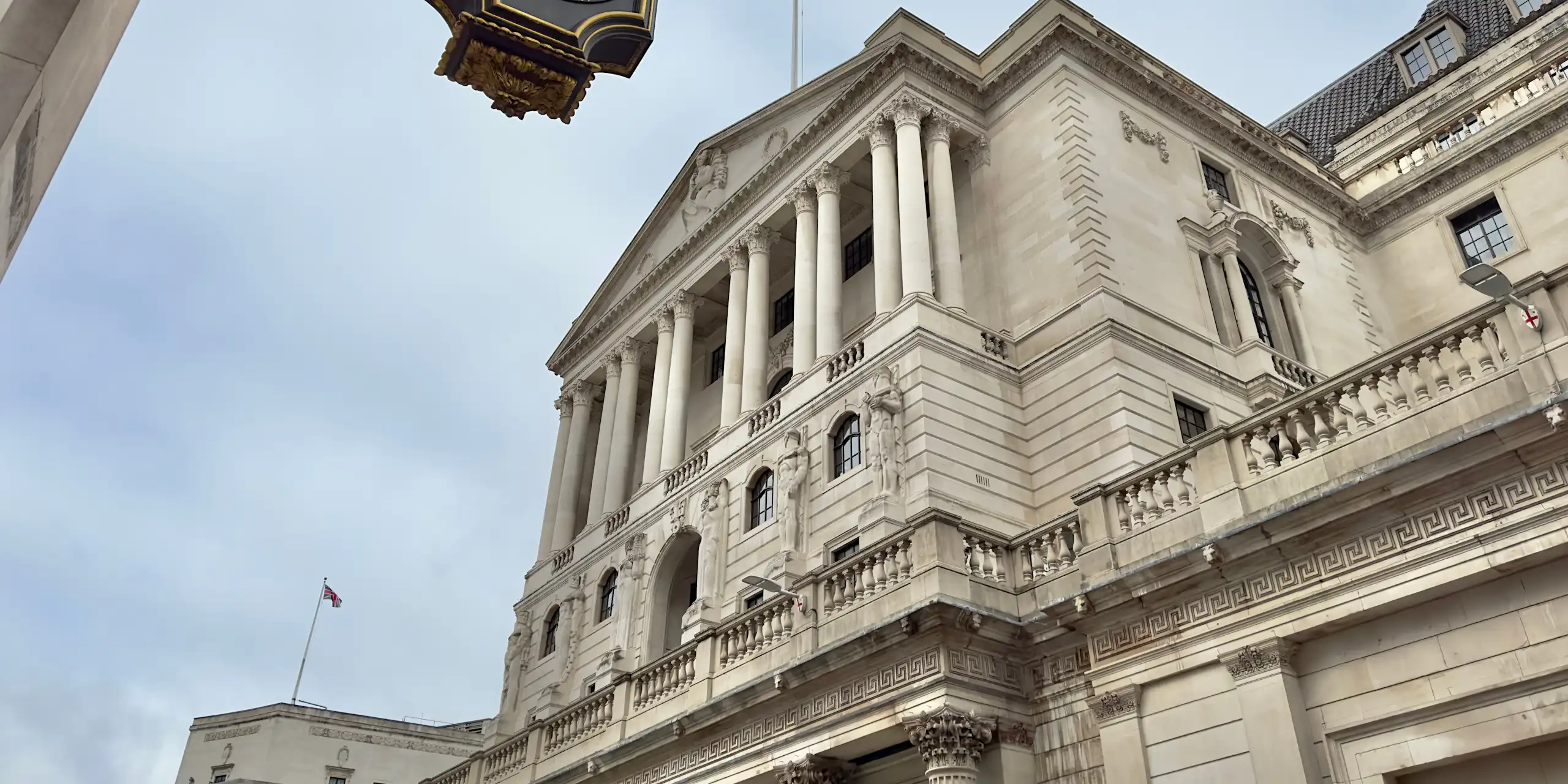 exterior shot of bank of england building