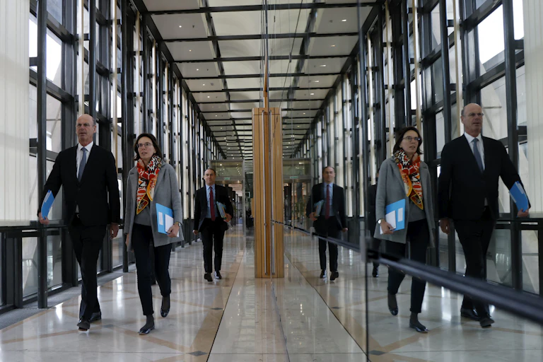 Dans les couloirs de Bercy, le ministre et la ministre chargée des comptes publics