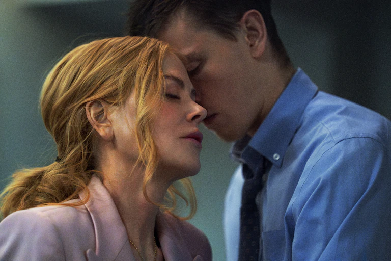 Nicole Kidman et Harris Dickinson dans Babygirl.