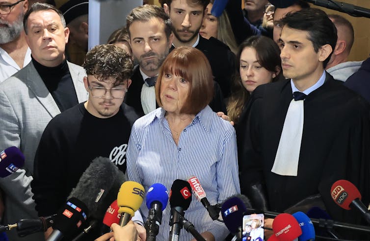 Gisele Pelicot fala aos repórteres