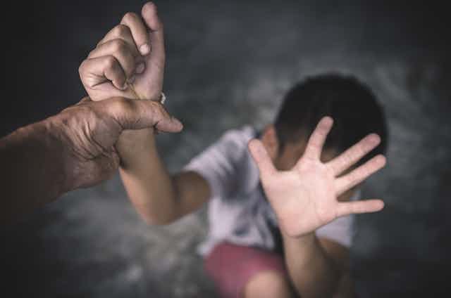 Las cicatrices neurobiológicas de la adversidad durante la infancia