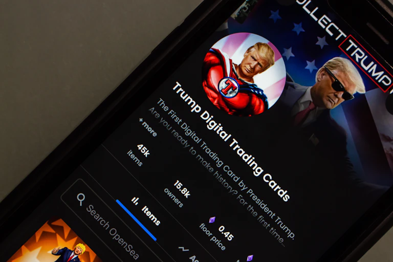 Application du compte Trump Digital Trading Cards