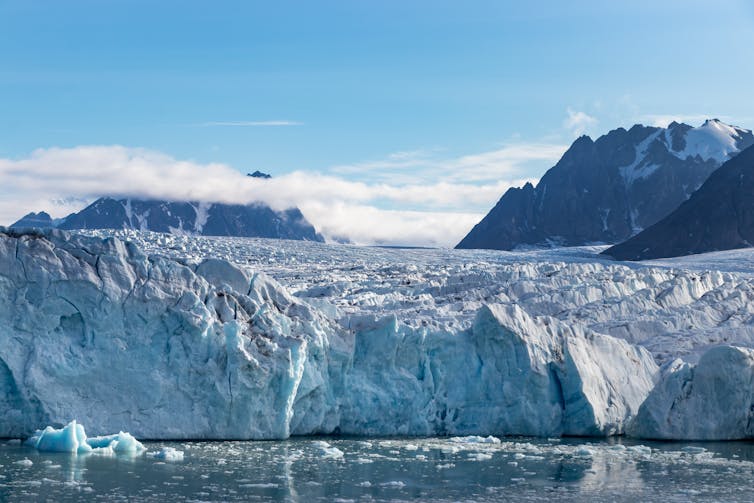 Glacier flows into sea