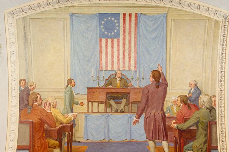 Vista de uma sala de reuniões com pessoas vestidas formalmente e reunidas em frente a uma bandeira antiga dos EUA.