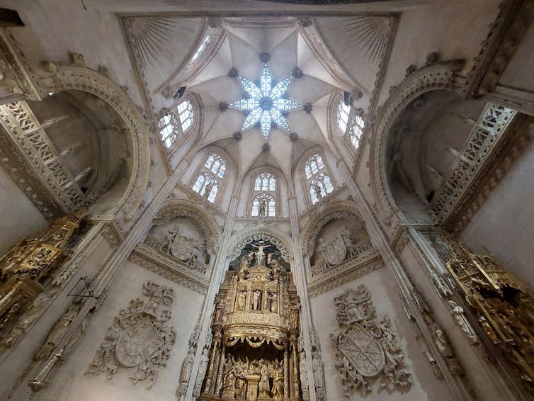 Mendo de Mendoza and Figueroa, a lady who took the products 1 The interior of purification of the Cathedral of Burgos Simona de Colonia.