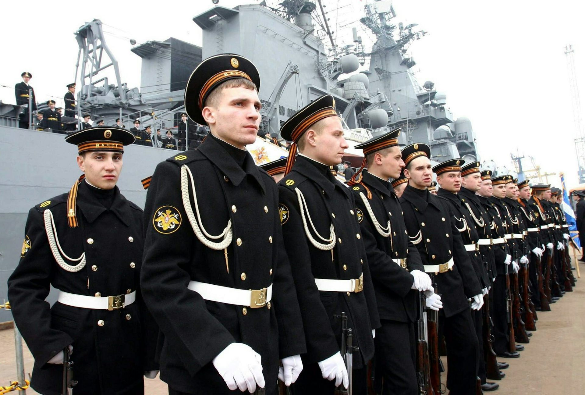 Парадная форма офицеров ВМФ РФ