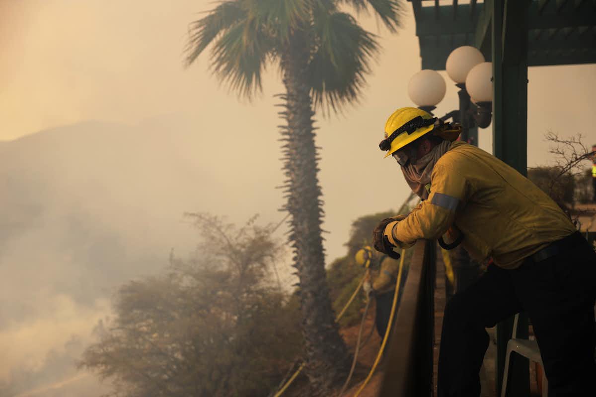 The rise of firefighters-for-hire exposes the inequality of climate-driven disasters