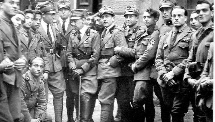 Gabriele d'Annunzio (in the centre with the cane) and some
