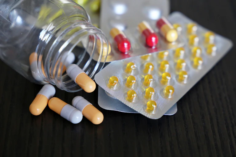 A variety of pills of unknown brands.