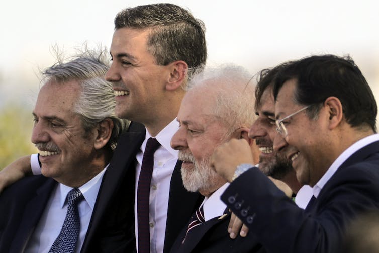 Trump’s means for repatriating migrants dangers undermining US pursuits in Latin The usa 1 The leaders of Argentina, Brazil, Paraguay, Uruguay and Bolivia standing next to each other.
