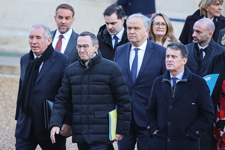 François Bayrou, Bruno Retailleau, Manuel Valls lors du premier Conseil des ministres du gouvernement Bayrou au Palais de l'Elysée à Paris, le 3 janvier 2025.