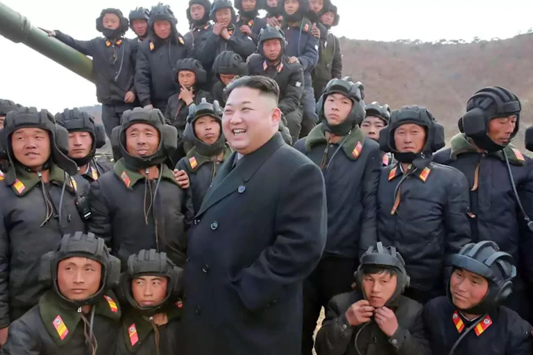 Kim Jung-Un surrounded by North Korean soldiers.