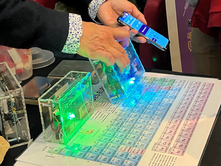 Démonstration de l’utilisation du kit Openradiation lors de la fête de la science à Gap en 2024