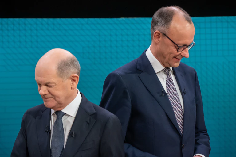 Olaf Scholz and Friedrich Merz facing away from each other