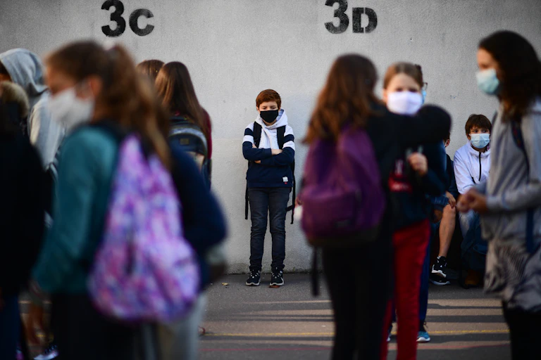 Des élèves portant des masques de protection au collège Françoise-Giroud à Vincennes, le 1er septembre 2020.