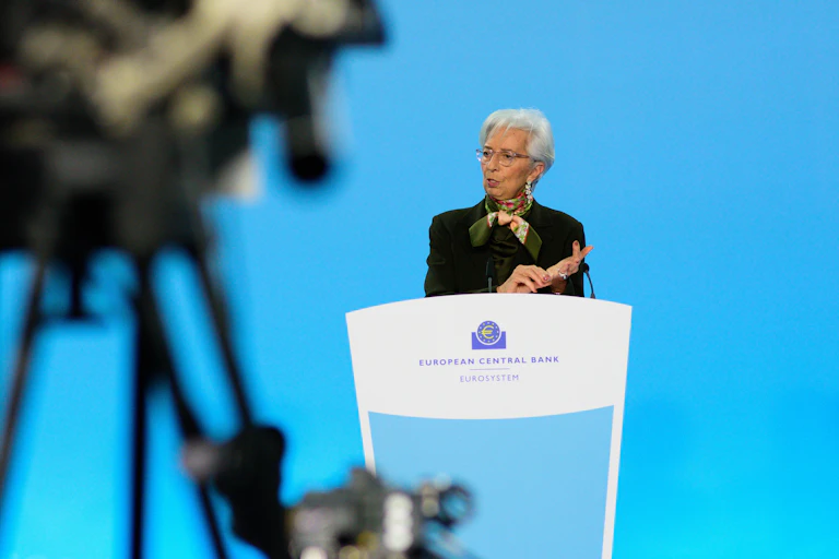 Christine Lagarde prononce un discours à la Banque centrale européenne.