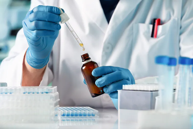 Pengembangan obat baru butuh waktu lama, biaya, dan tenaga yang besar.