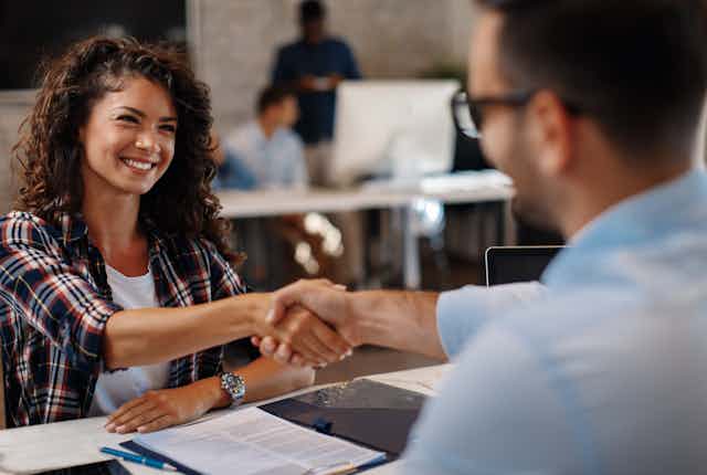 Cómo afectará la inteligencia artificial al empleo de los graduados universitarios?