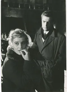 Maria Schell y Marcello Mastroianni en una scena de _Noches blancas_, film del 1957 de Luchino Visconti.