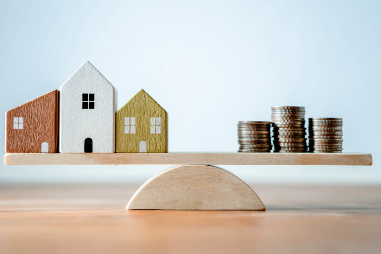 Balance of houses versus coins for saving