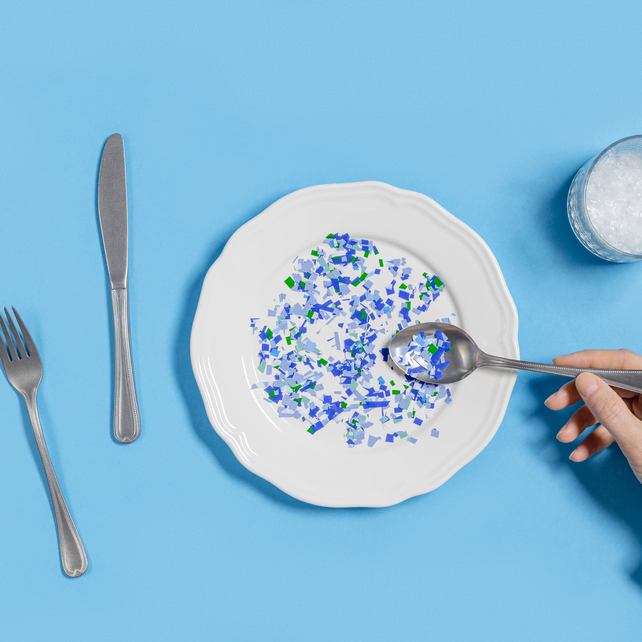 Microplásticos en el cerebro: cómo llegan allí, qué hacen y cómo deshacerse de ellos