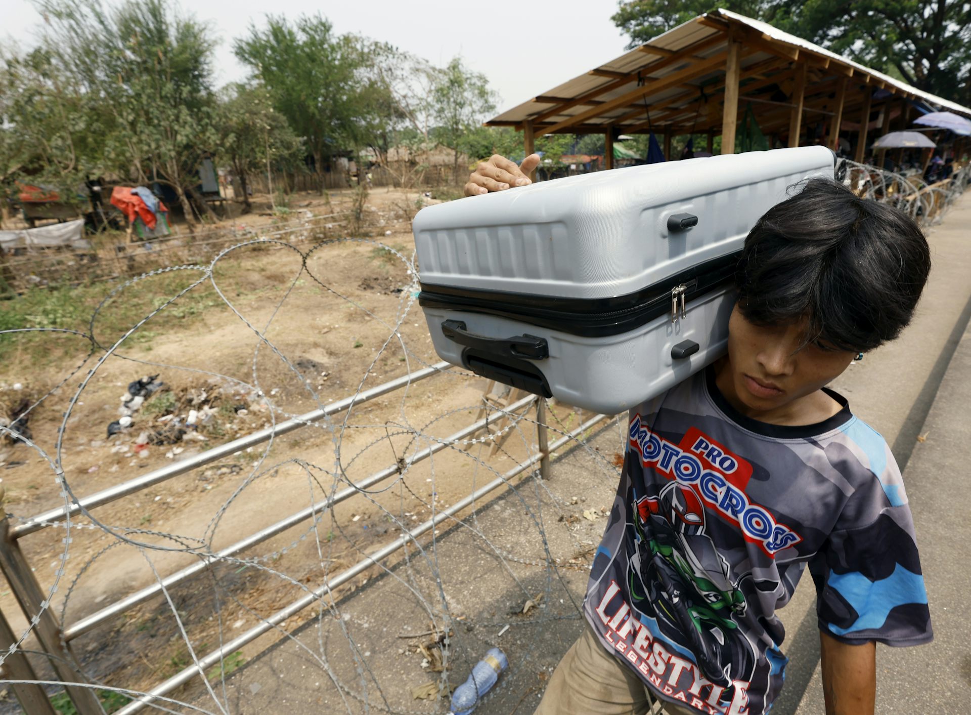 A Myanmar citizen arrives at the Thai-Myanmar border with their belongings.