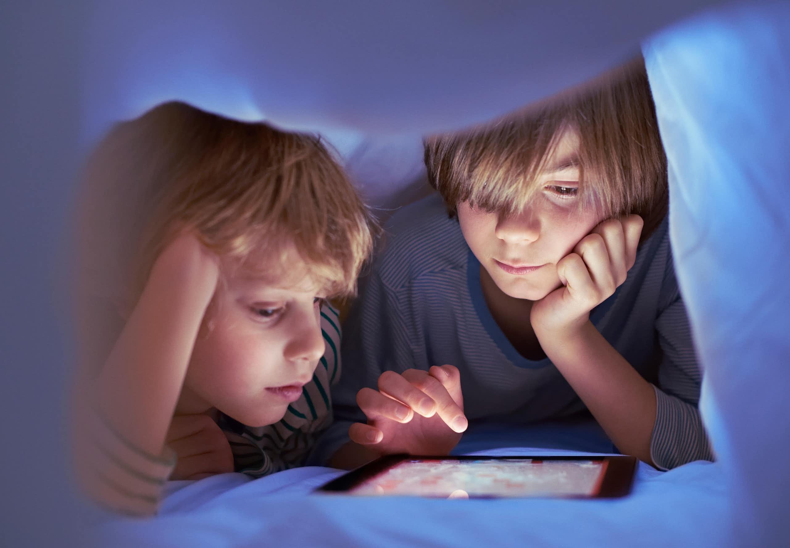 El verdadero efecto de las pantallas en el sueño de los adolescentes