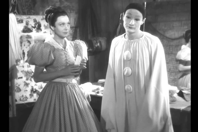 Deux personnages du film «Les Enfants du paradis». Garance incarnée par l'actrice Arletty et le mime Baptiste Deburau joué par Jean-Louis Barrault.