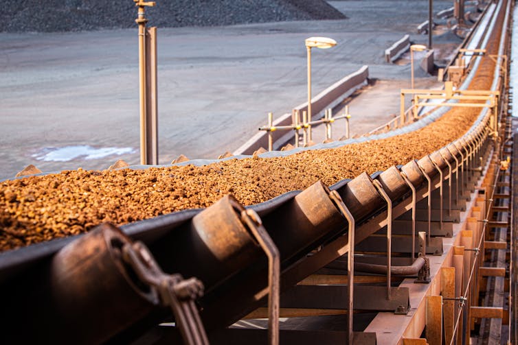 iron ore on conveyor belt