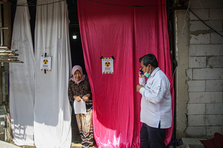 Skrining TB merupakan salah satu program yang didanai USAID.