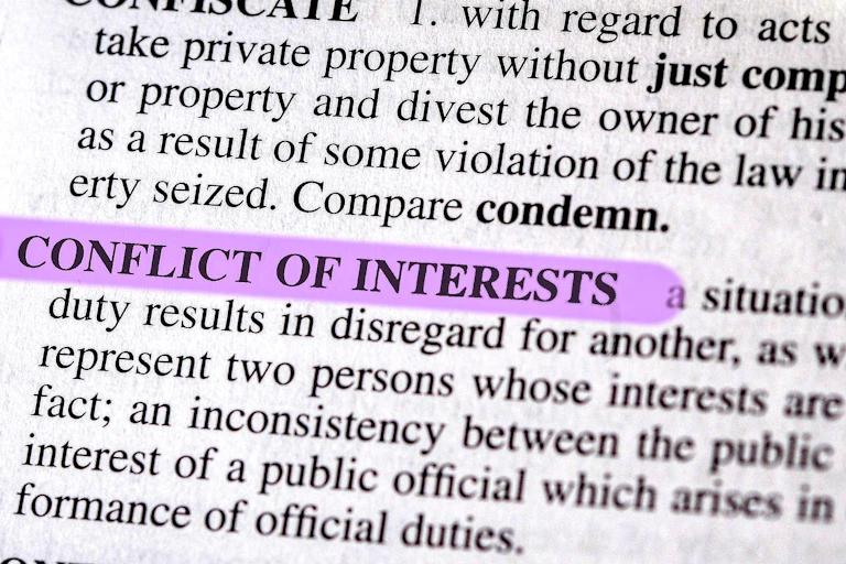 A page from a dictionary with the entry 'conflict of interests' highlighted in purple.