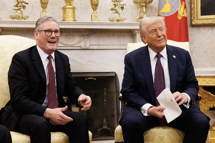 Keir Starmer with Donald Trump, opening a letter.
