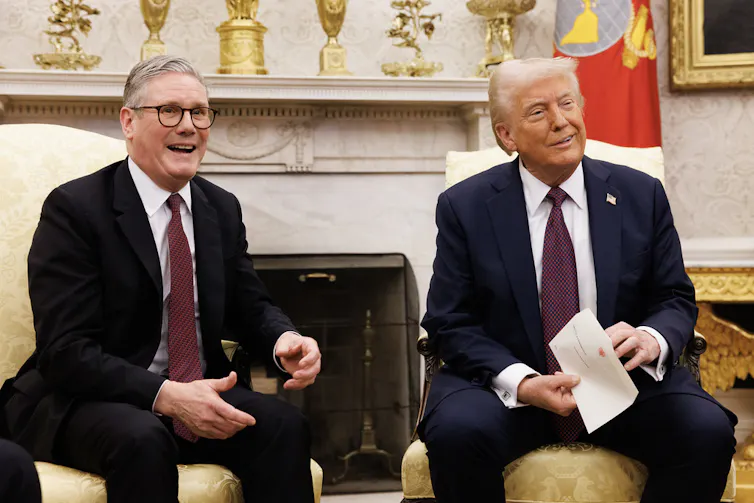 Keir Starmer with Donald Trump, opening a letter.