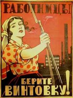 Cartel soviético en el que una mujer empuña un rifle.