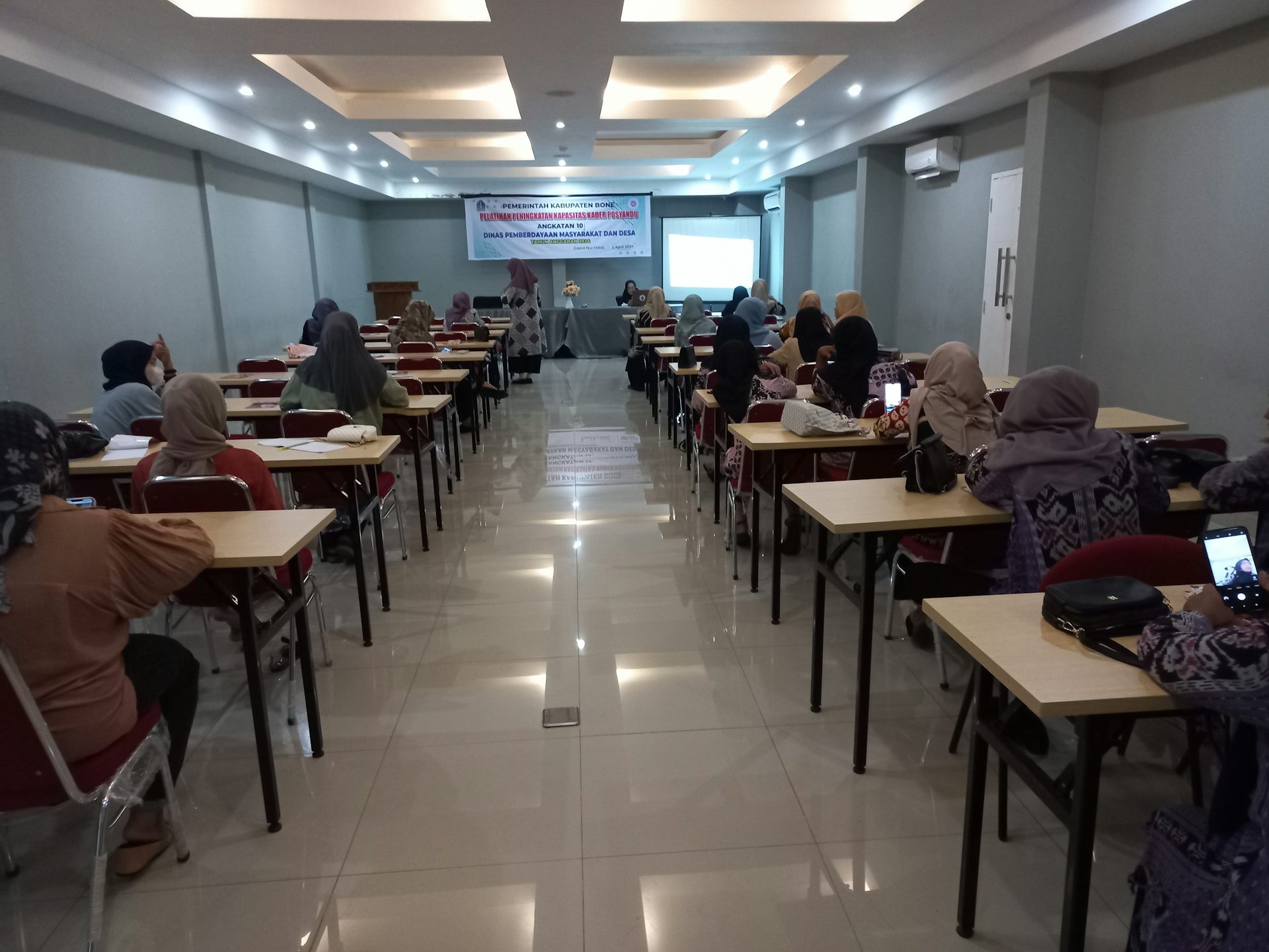 Pelatihan kader kesehatan perlu diberikan sebelum mereka turun ke lapangan.